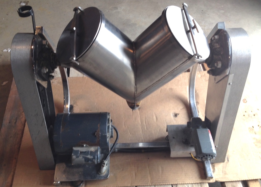 8 Qt. used, Patterson Kelley Twin Shell V, Liquid-Solids Blender.  Stainless Steel.  Unit has drive and provision for intensifier bar (bar not included). Bar drive is 3/4 HP, 3450 RPM, 115/230 v, 1 ph. Blender drive is 1/15 HP, 115 volt.  Approx blender speed is 25 RPM. Laboratory blender, pilot scale blender.